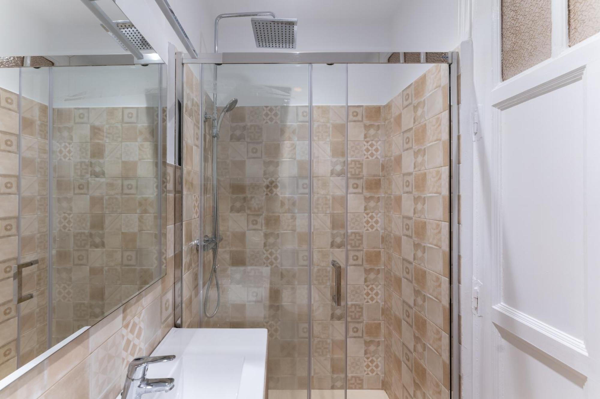 Luxe Apartment In Chamberi Chic Madrid Buitenkant foto